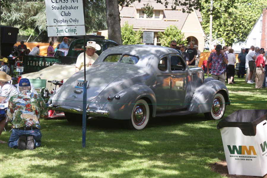 04 38 Commander and group